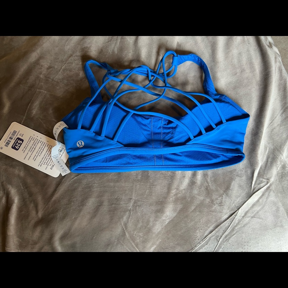 Lululemon free to be wild bra. NWT. Size 10